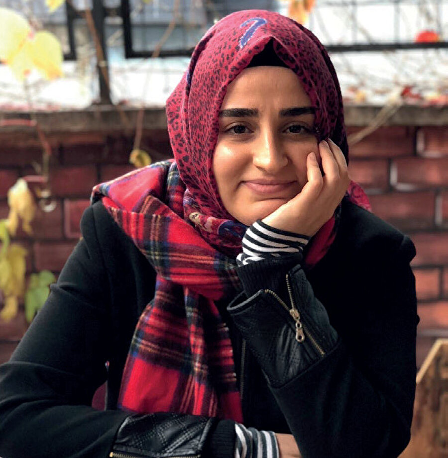 Merve Yalçın: Kitap çevirmenliğine başlamadan önce uzun bir süre dergiler için öykü, şiir ve makale çevirileri yaptım.