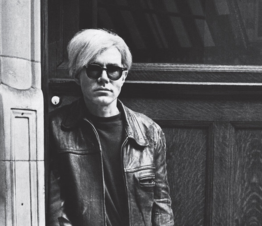 Andy Warhol, Amerikalı ressam, film yapımcısı ve yayıncıdır.