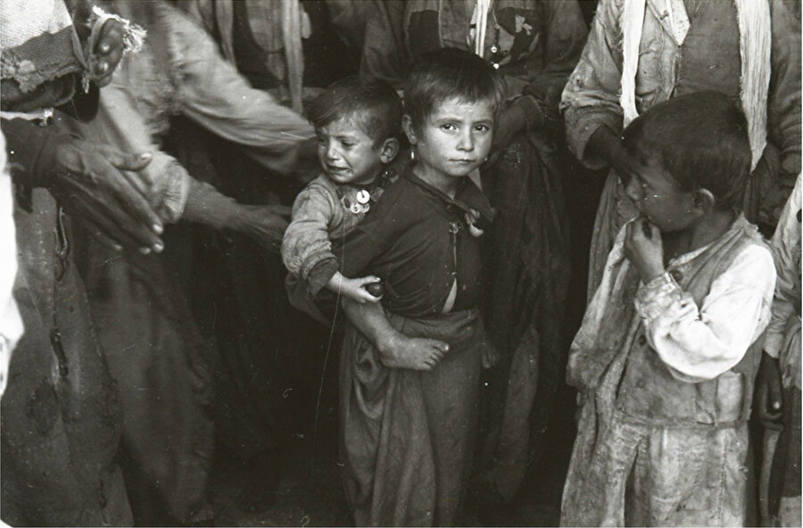 Arnavutluk ve Türkiye’ye sürgün edilen Çameryalı mülteciler, 1945.