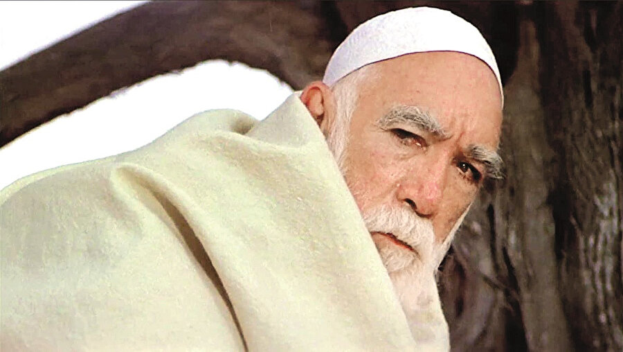 Ömer Muhtar filminin çekildiği yıllarda İslam dünyası için bir şeylerin değişmeye başladığı iddiasını 1990’ların hemen başındaki gelişmeler de doğrular. Bağımsızlıkçı fikirler güç kazanıyor ve yerel ile millî olan arasındaki uyum bariz bir şekilde öne çıkıyordu.