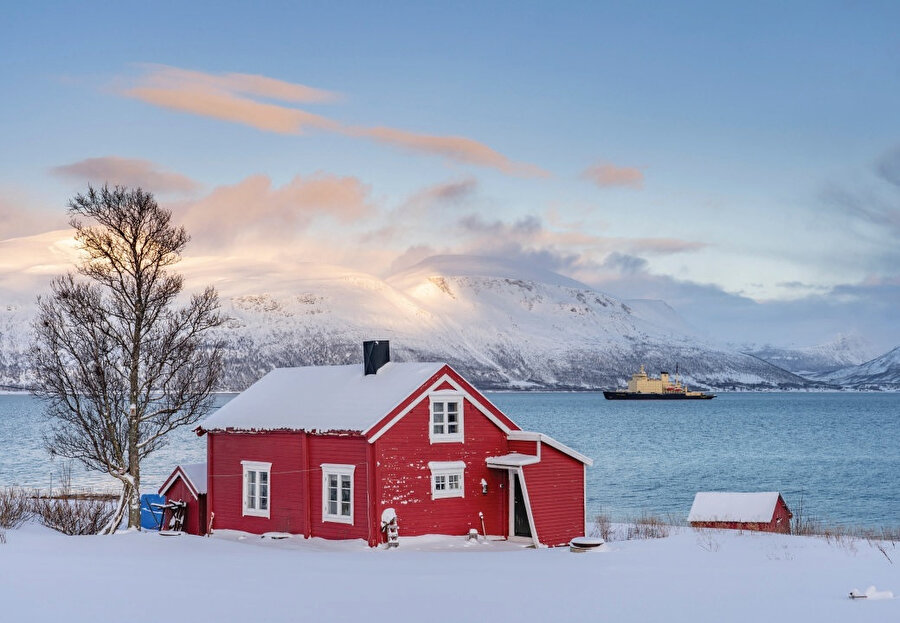 Tromsø 50,000 nüfusu geçen şehirler içerisinde, dünya üzerinde en kuzeyde bulunan şehir olarak düşünülmektedir. 