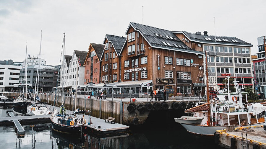 Tromsø; şehir merkezi Kuzey Norveç'teki en çok sayıda eski ahşap evlerden bulundurmakta, bunlardan en eskisi 1789'a dayanmaktadır.