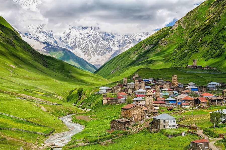 Svaneti, Gürcistan’ın tarihsel bölgelerinden biridir ve ülkenin kuzeybatı bölümünde yer alır.