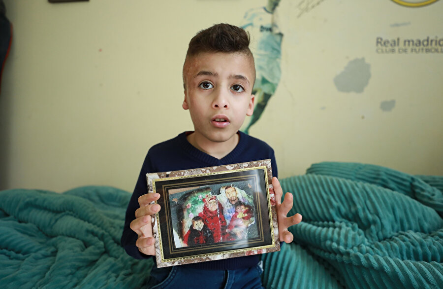 İşgal altındaki Batı Şeria’da yer alan Nablus’a bağlı Duma köyündeki Devabişe ailesinden geriye 10 yaşındaki Ahmet kaldı.