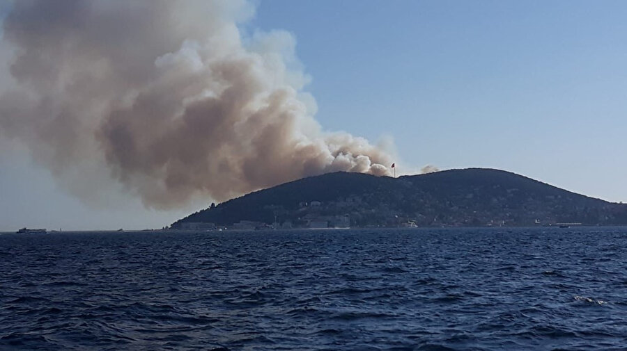 Heybeliada'dan dumanlar yükselirken