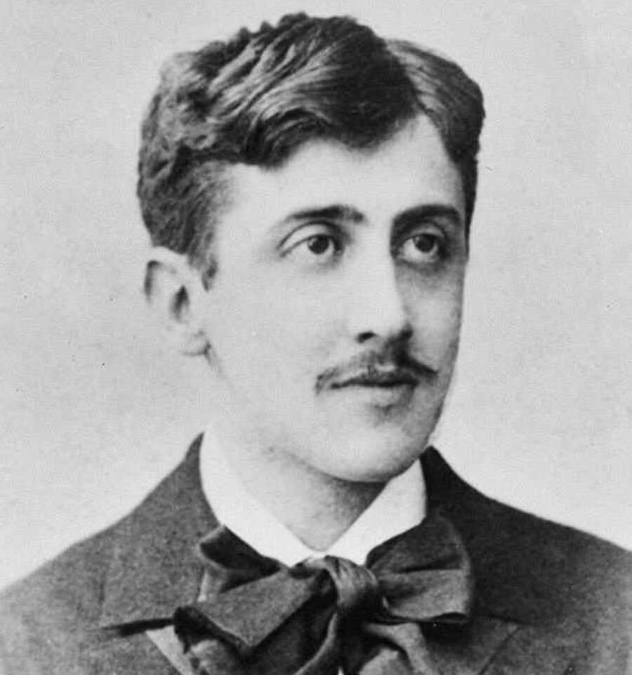 1871 tarihinde dünyaya gelen Fransız yazar Marcel Proust da koku ile hatırlayanlardan.