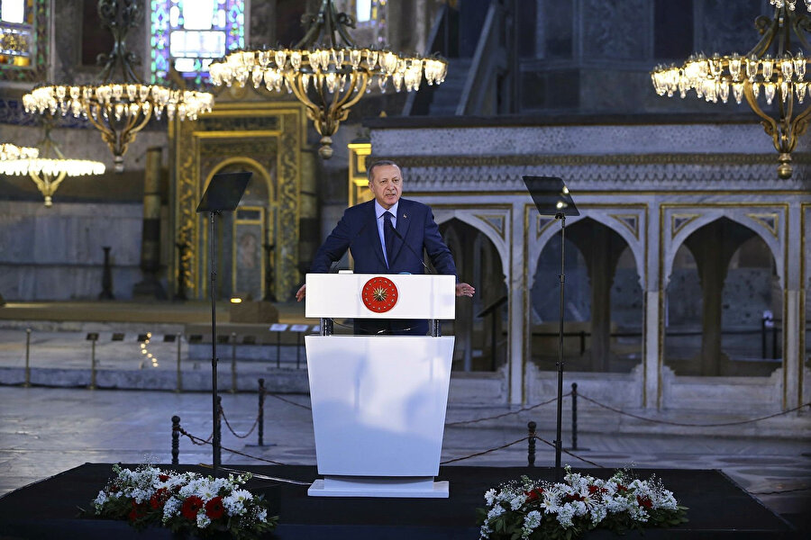 Cumhurbaşkanı Erdoğan, açıklamalarda bulunurken