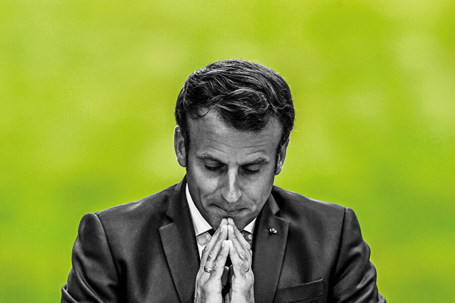 Fransa’nın en genç cumhurbaşkanı unvanıyla göreve gelen, geride bıraktığı 3 yıl içinde ülkeyi kaosa teslim eden Macron, 28 Haziran’daki ikinci tur yerel seçimlerde kısa siyasi tarihinin en büyük hezimetini yaşadı.