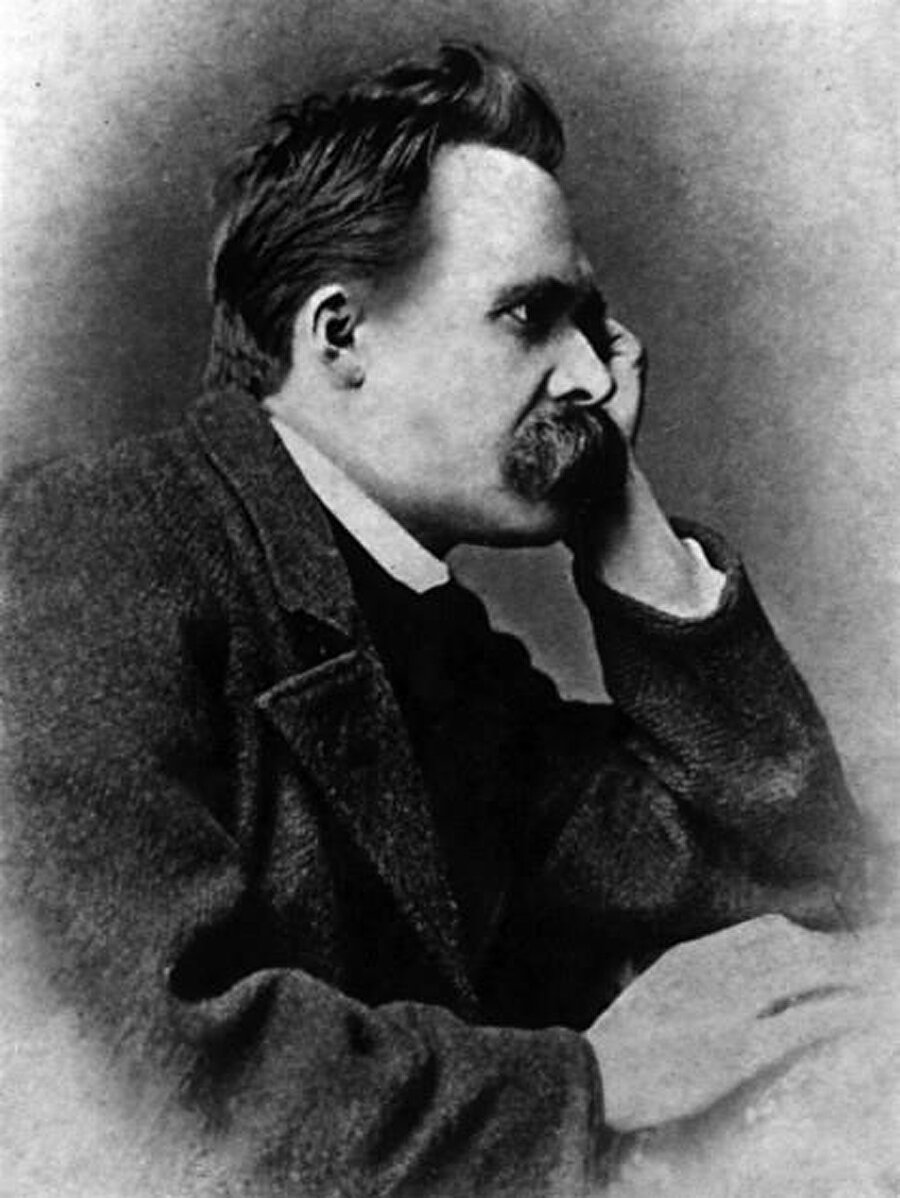Postmodernizmin atalarından kabul edilen Nietzsche, dilin bir yanılsama yarattığını söyler. 