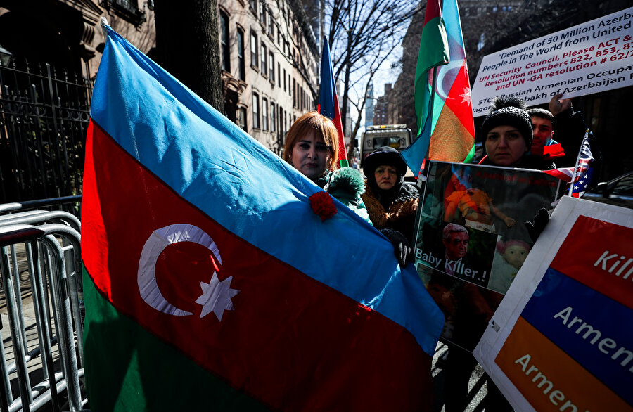Azerbaycan bayrağı taşıyan vatandaşlar böyle görüntülenmişti.