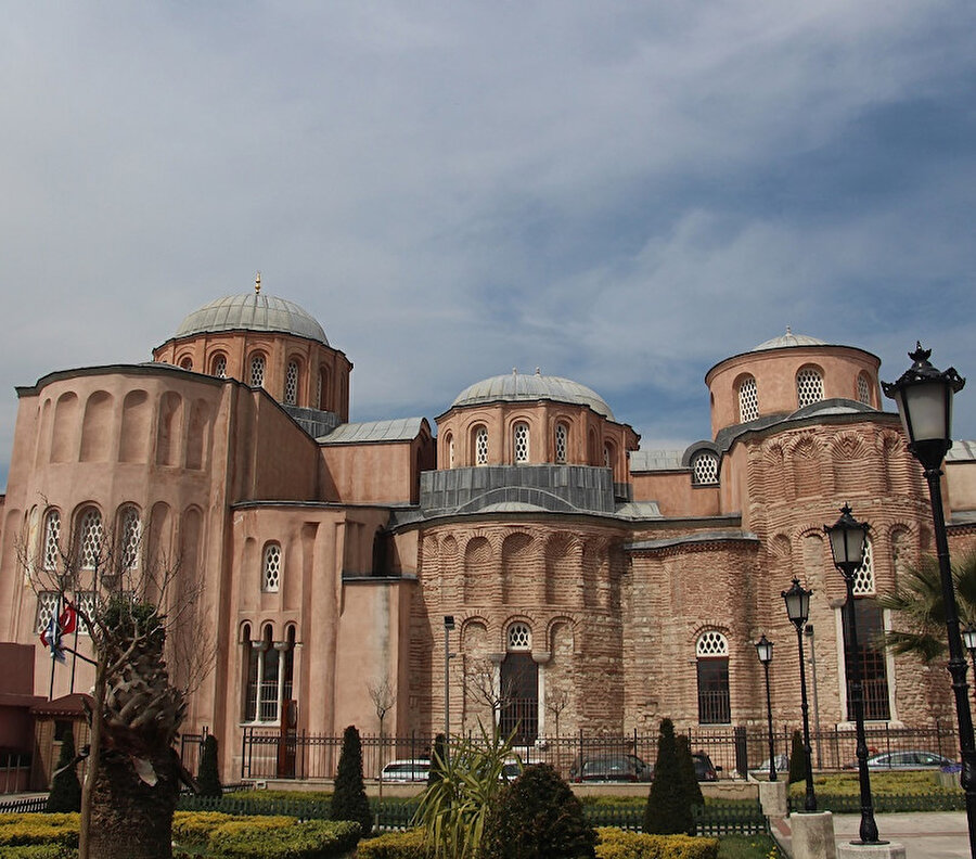 Zeyrek Camii veya Pantokrator Manastırı Kilisesi İstanbul'un Zeyrek semtinde Doğu Roma döneminden kalma dinî yapıdır. Kilise üç ayrı şapelin bir araya gelmesinden oluşur. Ayasofya'dan sonra İstanbul'da ayakta kalan en büyük eski kilisedir.