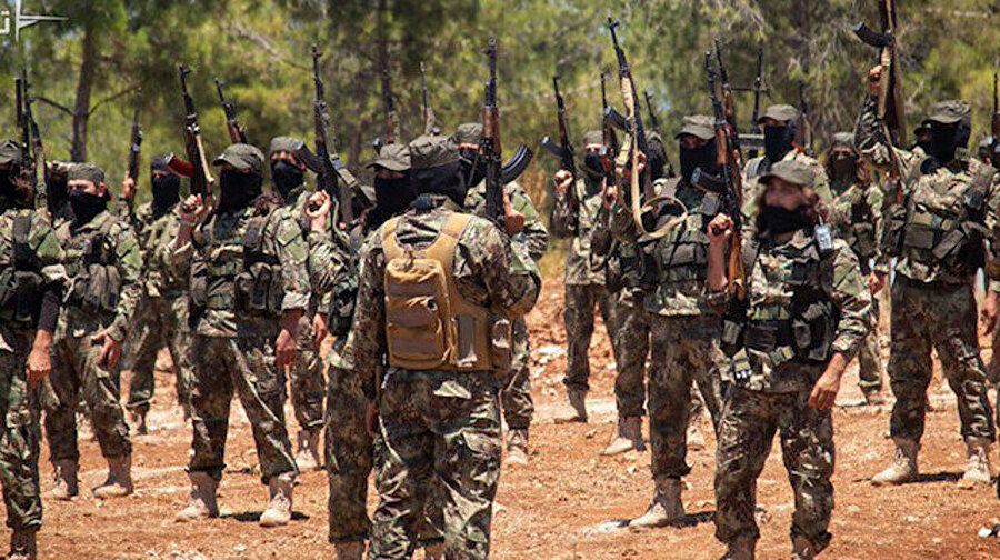 BAE ve Suudi Arabistan'a bağlı hareket eden HTŞ militanları