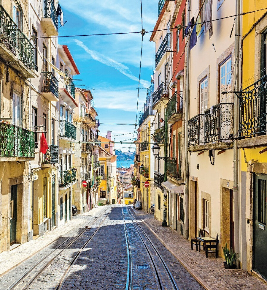 Lizbon, Portekiz’in başkenti ve en büyük şehridir.
