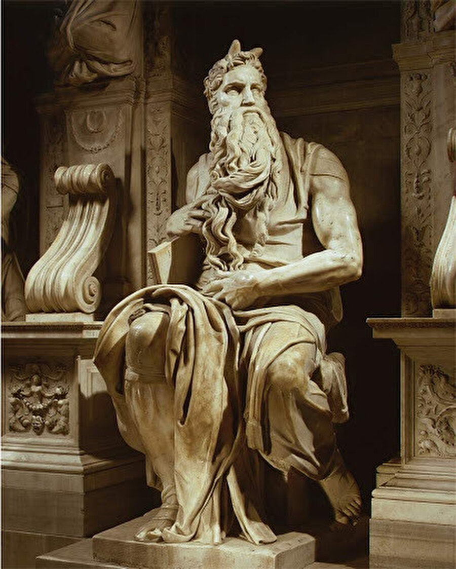 Michelangelo’nun Musa heykelini yonttuktan sonra “Konuşsana!” dediği varsayılır.
