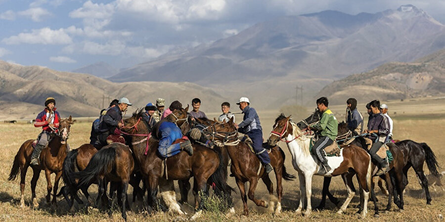 Kökpar, Türk ve Orta Asya halk kültüründe atla oynanan bir tür oyundur.