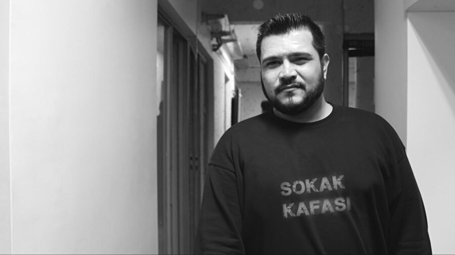Yener Çevik, rap müzisyenidir.