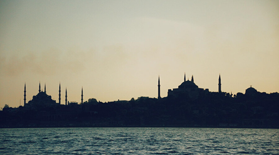 Bu topraklarda kurulmuş her güzel cümle, yapılmış her güzel iş Resulullah’a yöneliktir.