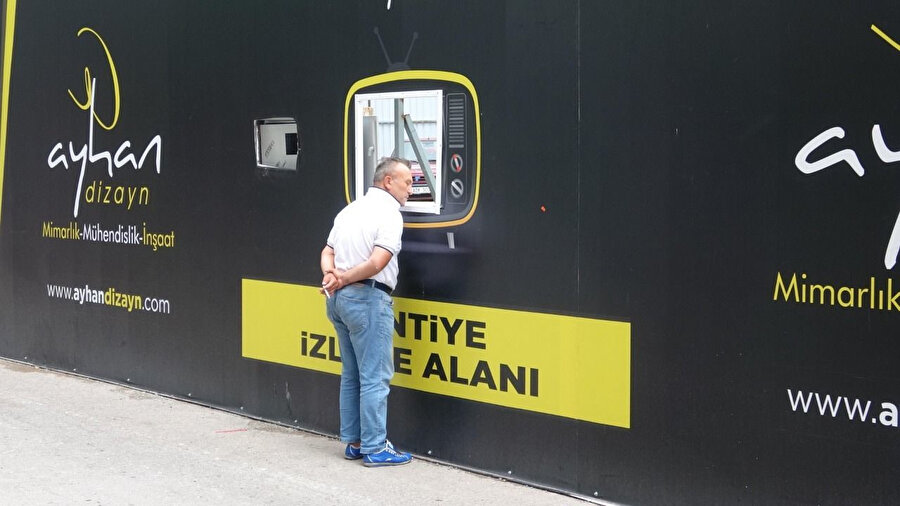 Televizyon şeklinde şantiye izleme alanları