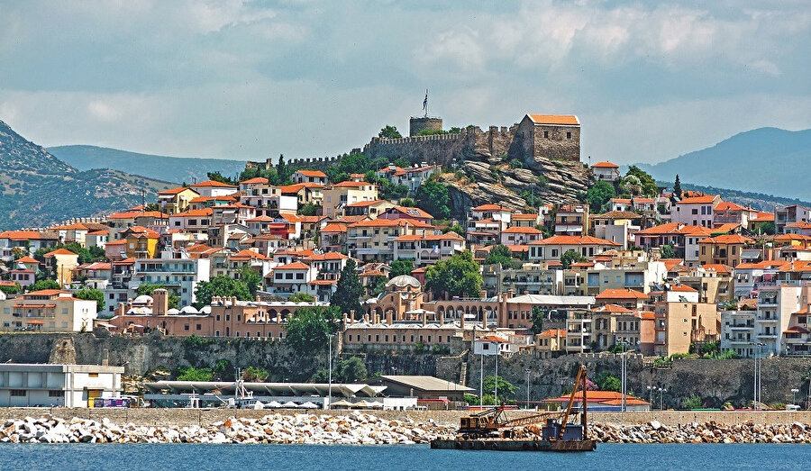 Kavala Yunanistan'nın Doğu Makedonya ve Trakya bölgesinde aynı adı taşıyan ilin merkezi olan sahil kentinin adıdır.