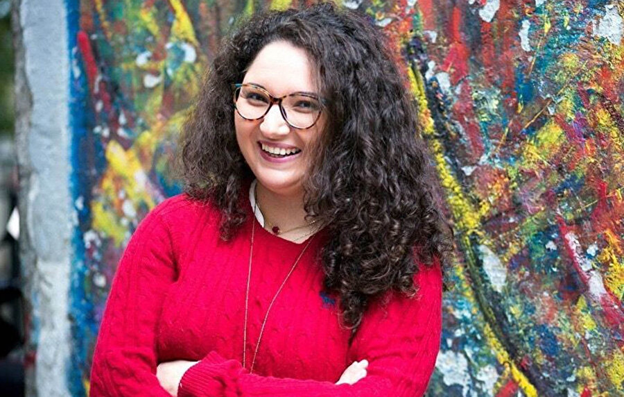 İrem Uzunhasanoğlu çevirmenliğin yanı sıra çeşitli edebiyat dergileri ve gazetelerde yazılar kaleme almakta ve roman yazmaya devam ediyor.