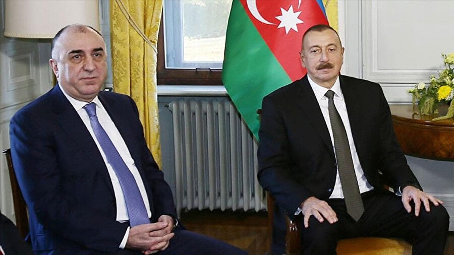 Dışişleri Bakanı Elmar Memmedyarov (solda), Cumhurbaşkanı İlham Aliyev (sağda)