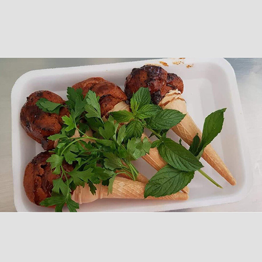 ​Külahta çiğ köfte. Yemek terörü tam olarak budur 😶