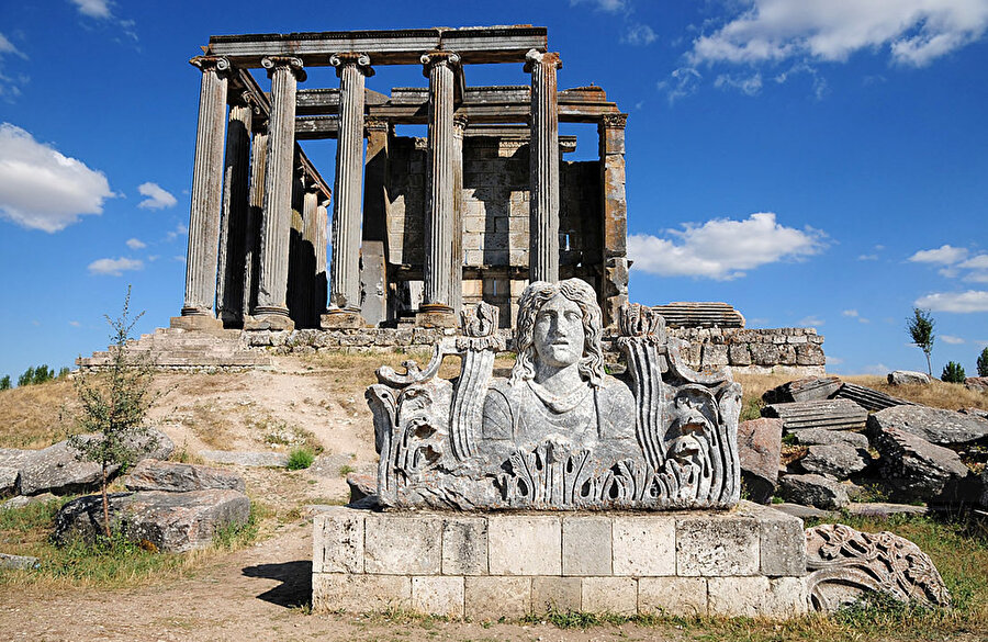 Kentin Yunanca adı Kotyaion, Roma dönemindeki adı ise Cotyaeum'dur.