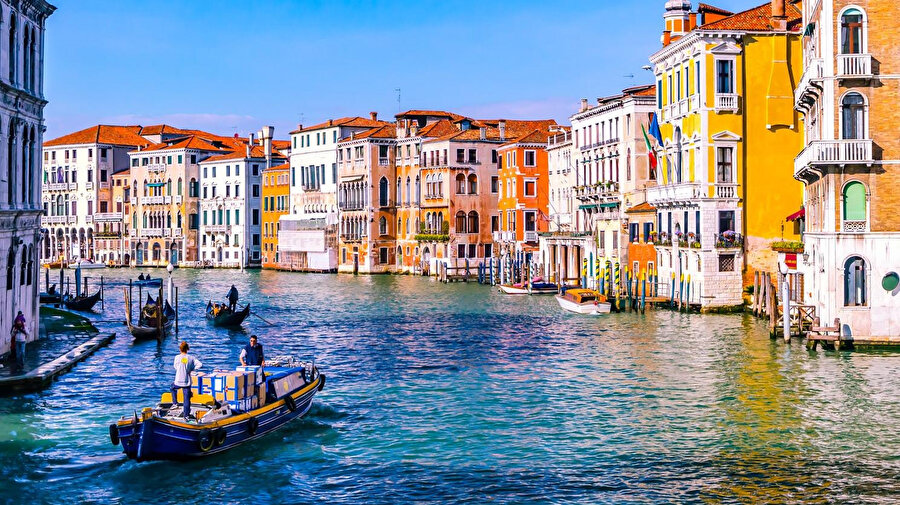 Venedik doğal güzelliği, mimarisi ve sanat eserleri ile ün yapmıştır