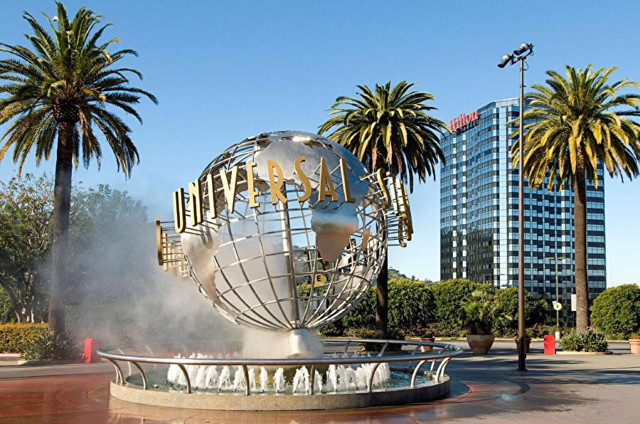 Universal Studios bir Amerikalı film şirketidir. 8 Haziran 1912 tarihinde açıldı. ABD'nin birçok yerinde stüdyoları bulunmaktadır.