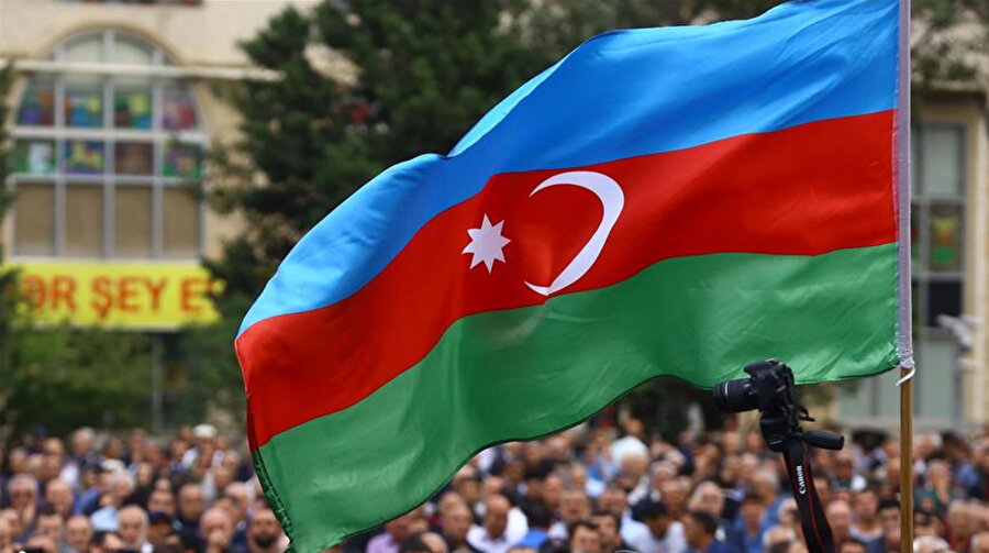 İran'ın Azerbaycan'la Ermenistan arasındaki Dağlık Karabağ krizine yaklaşımında çifte standart uyguluyor.