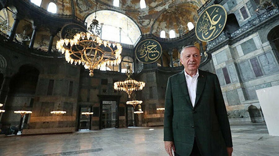 Ayasofya imzasından dolayı Recep Tayyip Erdoğan’a da şükranlarımızı arz ederiz. 