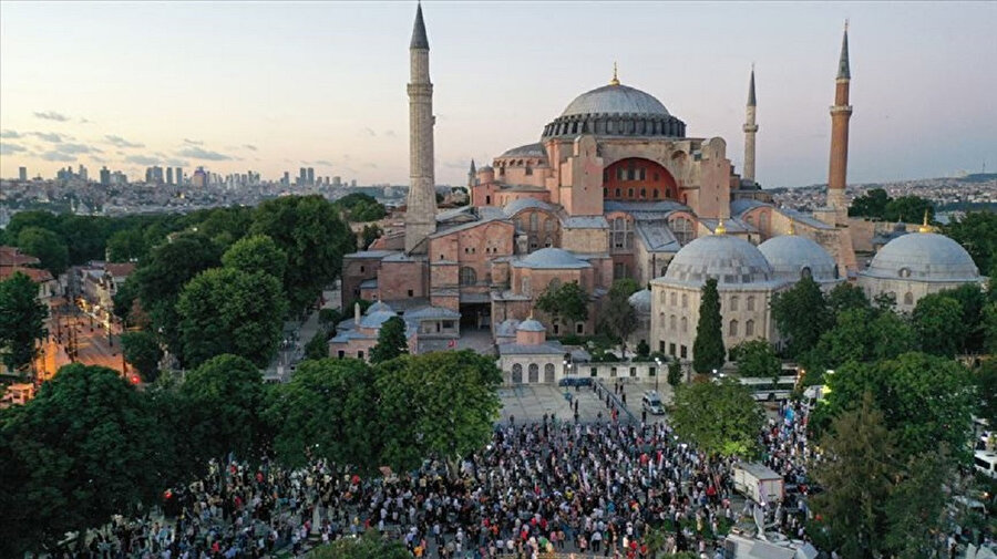 Ayasofya Türkiye Cumhuriyeti’nin, Mescid-i Aksâ İslam Ümmet’inin bağımsızlığının sembolüdür.