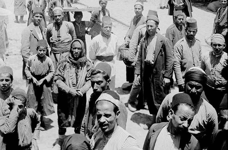 1920'lerin Suriye'si, Osmanlı İmparatorluğu'nun dağılmasından sonra gerçek bir kaos içindeydi.