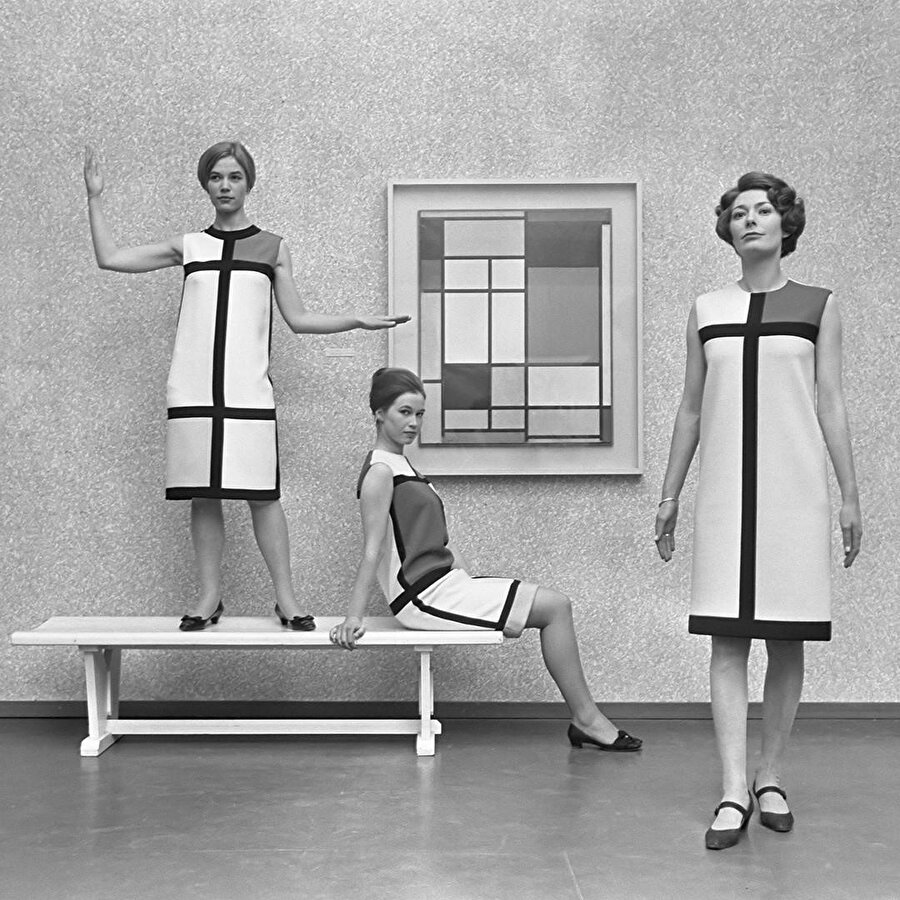 Yves Saint Laurent’in De Stijl etkisinde Mondrian Koleksiyonu (1960). 