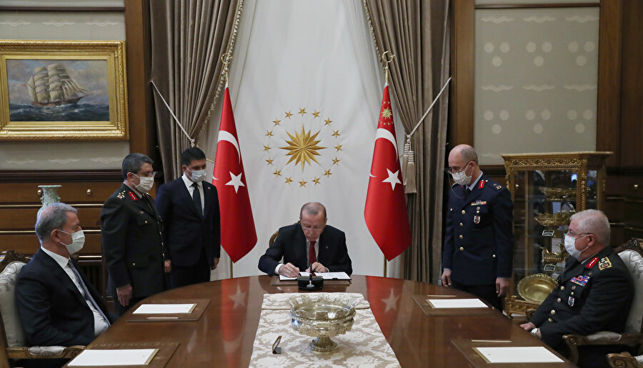YAŞ kararlarını Cumhurbaşkanı Erdoğan onaylarken