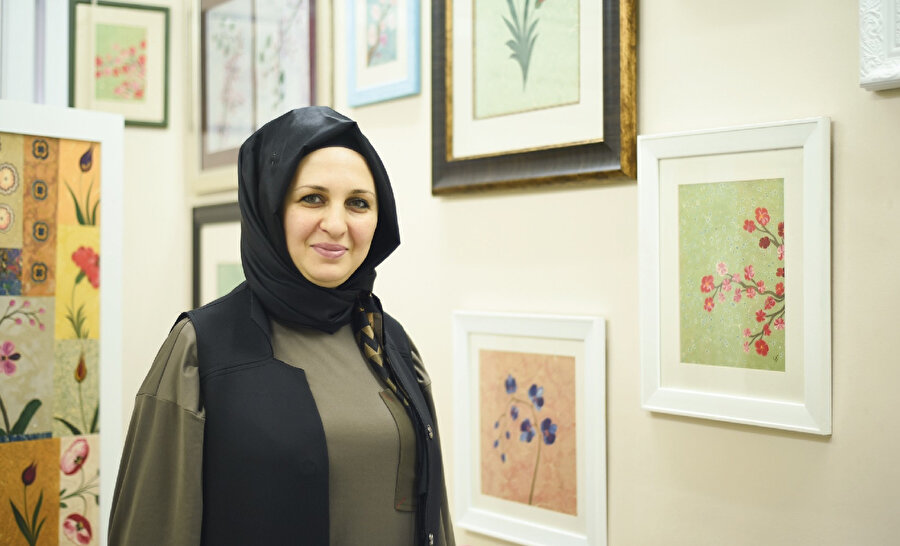 Firdevs Çalkanoğlu, 1978 İstanbul doğumlu ebru ustasıdır.