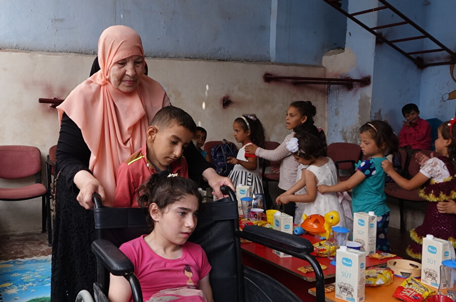 Nurulhüda Haffar:"Çocuklarımı nasıl büyüttüysem, buradaki 60 öğrencimi de büyütüp topluma fayda sağlamalarını diliyorum."