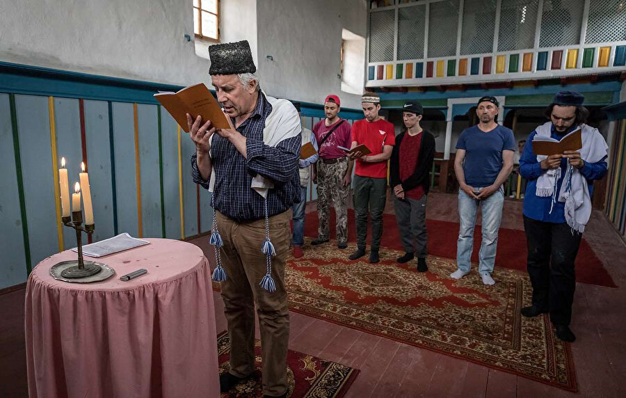 Kırım'daki Karaylar ayin sırasında.