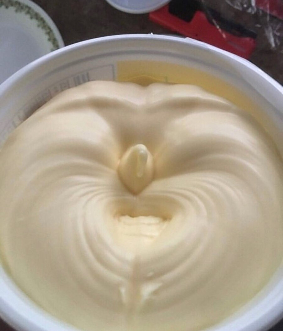 Suratının ortasına yumruk yemiş bir dondurma