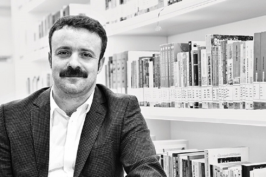 Atları Uçuruma Sürmek, Emin Gürdamur’un kelimelere olan inancından doğmuş gibi. 
