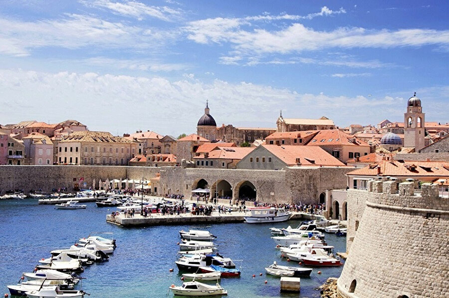 Dubrovnik'e Türk kaynaklarında da eski adıyla (Ragusa) rastlanmaktadır.