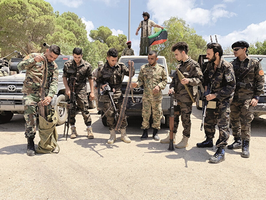 Zamanlama her şeyin başıdır. Allah’a şükür ki, Türkiye’nin kararlı askerî hamlesi ve küresel sahnede ayağa kalkıp kınayanın kınamasına rağmen ortaya irade koyması sayesinde bugün Trablus şehri ayakta. 2 buçuk milyonluk şehir büyük badireler atlatıp bu günlere geldi.
