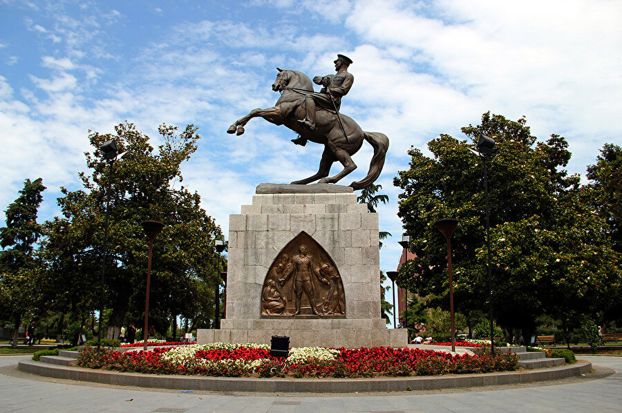 Samsun, Türkiye'nin büyükşehir statüsündeki otuz ilinden biridir.