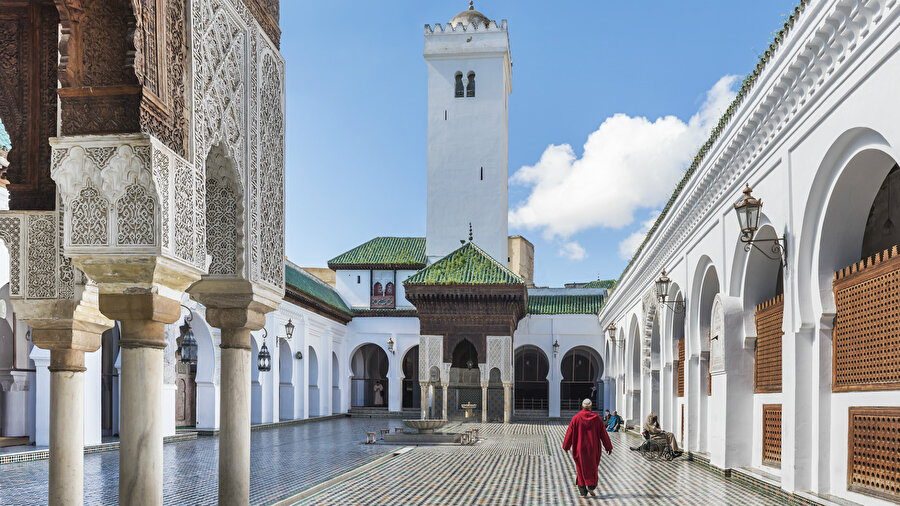 Karaviyyîn Camii, bugünkü halini alana dek, tarih boyunca birçok tadilattan geçmiştir, yapıya eklemeler yapılmıştır.