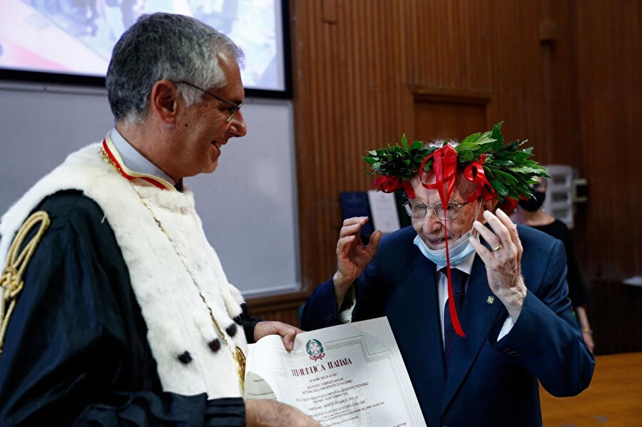 96 yaşındaki Giuseppe Paterno, üniversite diplomasını alırken