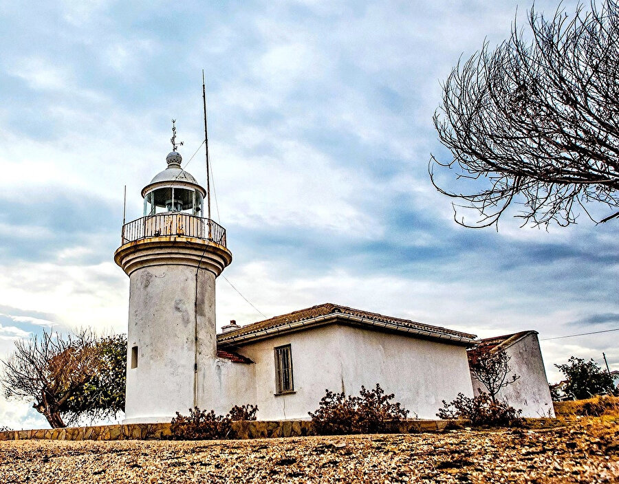 Trakya, Güneydoğu Avrupa'da yer alan güney Bulgaristan, kuzeydoğu Yunanistan ve Türkiye'nin Avrupa kıtasındaki topraklarını içeren, tarihi çok zengin bir bölgedir.