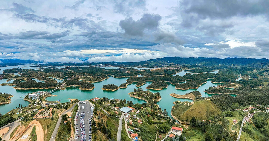 Guatapé, Kolombiya Antioquia Bölgesi'nde bir kasaba ve belediyedir.