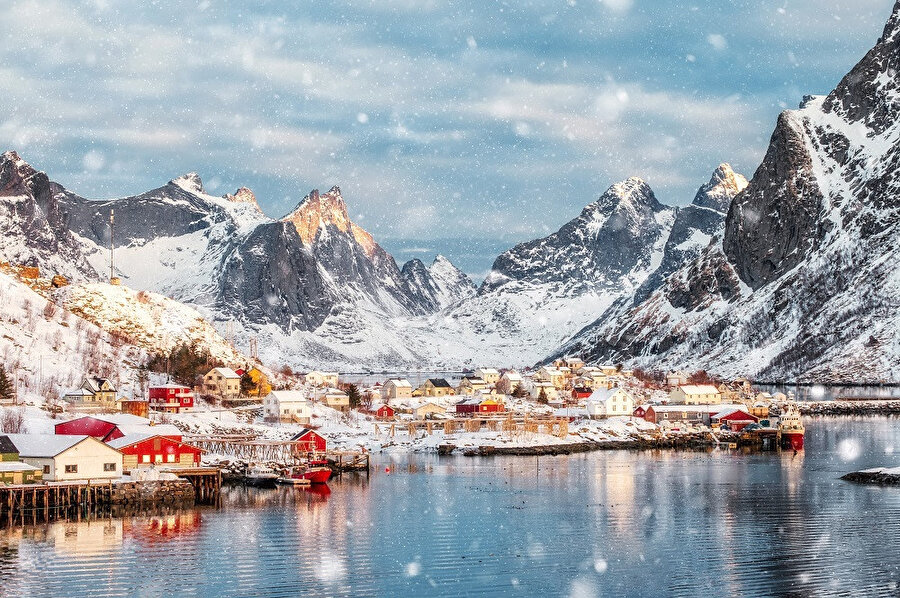 Norveç'in en büyük haftalık dergisi tarafından 1970'lerin sonlarında Norveç'te en güzel köy olarak seçildi.