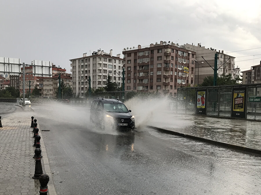 Konya'daki sağanak yağış böyle görüntülenmişti.