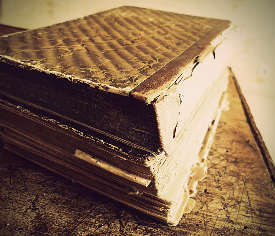 A’mâk-ı Hayâl iki kitaptan, iki ana bölümden oluşur.